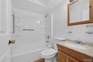 5421 Valleyside Ln, Saint Louis, MO 63128 - Photo 16