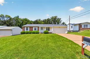 5421 Valleyside Ln, Saint Louis, MO 63128 - Photo 2