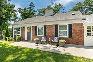 918 Crestland Dr, Ballwin, MO 63011 - Photo 2