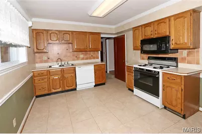 10501 Saint Michael Lane, Saint Ann, MO 63074 - Photo 10
