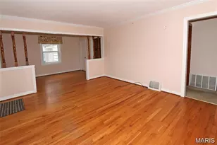 10501 St Michael Ln, Saint Ann, MO 63074 - Photo 4