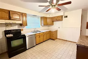 3740 Park Crest Dr, Saint Louis, MO 63125 - Photo 10