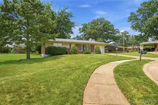 9241 Ewers Dr, Crestwood, MO 63126 - Photo 2