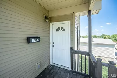 1319 N 4th Street, Saint Charles, MO 63301 - Photo 2