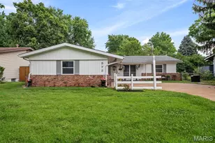 573 Coach Light Ln, Hazelwood, MO 63042 - Photo 1