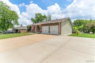 1308 Cave Springs Estate Dr, Saint Peters, MO 63376 - Photo 2