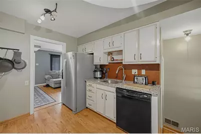 8139 S Laclede Station Road, Saint Louis, MO 63123 - Photo 10
