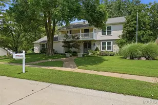 2156 Courtleigh Ln, Chesterfield, MO 63017 - Photo 2