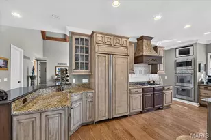 731 Bordeaux Cir, Saint Albans, MO 63073 - Photo 8