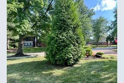 1552 Charlemont Drive, Chesterfield, MO 63017 - Photo 4