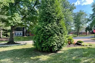 1552 Charlemont Dr, Chesterfield, MO 63017 - Photo 4