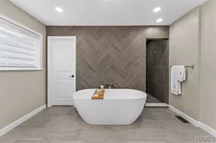 2401 Wexford Woods Ct, Town and Country, MO 63131 - Photo 18