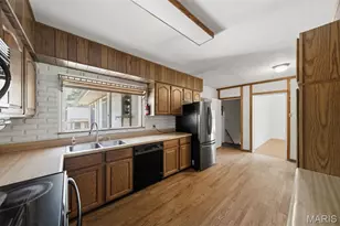 36 Marine Ln, Maryland Heights, MO 63043 - Photo 8