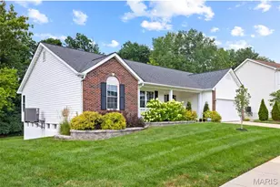 38 Eagle Spur Ct, Saint Charles, MO 63303 - Photo 2