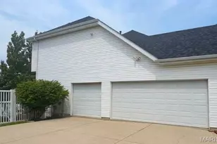 1519 Oakland Hills Dr, O'Fallon, MO 63366 - Photo 2