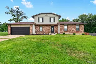 20 Sandalwood Ct, Saint Charles, MO 63304 - Photo 2