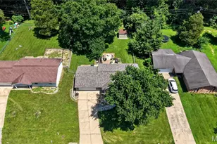 802 Barbara Pl, Saint Charles, MO 63366 - Photo 2