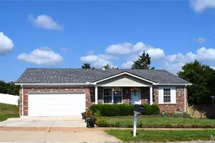 5661 Chalet Hill Dr, Saint Louis, MO 63129 - Photo 2