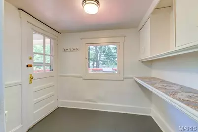 9051 Burton Avenue, Overland, MO 63114 - Photo 32