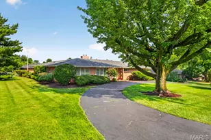 9 Green Oaks Dr, Olivette, MO 63132 - Photo 2