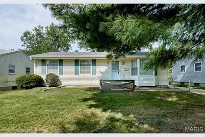 585 S Lafayette Street, Florissant, MO 63031 - Photo 2