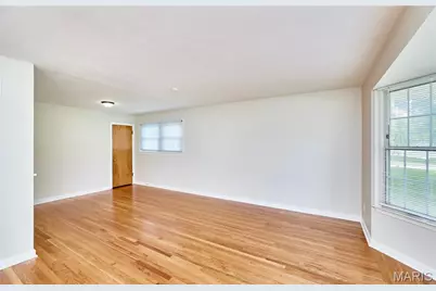 585 S Lafayette Street, Florissant, MO 63031 - Photo 6