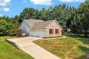 1 Big Bluff Ct, Saint Charles, MO 63304 - Photo 2