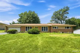849 Charlesgate Dr, Saint Louis, MO 63132 - Photo 1