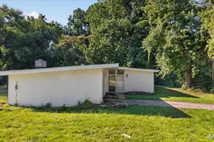 8300 Pepperidge Dr, Berkeley, MO 63134 - Photo 2