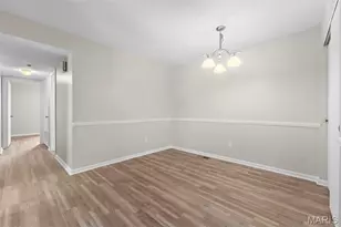 4351 Chateau De Ville Dr, Saint Louis, MO 63129 - Photo 8