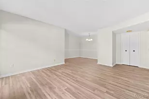 4351 Chateau De Ville Dr, Saint Louis, MO 63129 - Photo 6