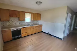 10107 Castle Dr, Saint Louis, MO 63136 - Photo 6