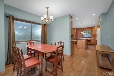 9205 Roger Lee Lane, Saint Louis, MO 63126 - Photo 8