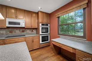 9205 Roger Lee Ln, Saint Louis, MO 63126 - Photo 12