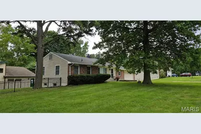 304 Essen Lane, Ballwin, MO 63021 - Photo 2