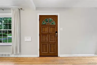 9846 Vasel Drive, Saint Louis, MO 63123 - Photo 10