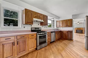 9846 Vasel Dr, Saint Louis, MO 63123 - Photo 2