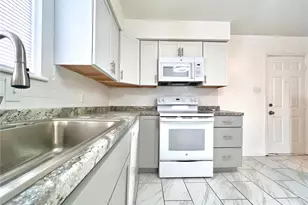 1239 Peggy Ct, Saint Louis, MO 63147 - Photo 10