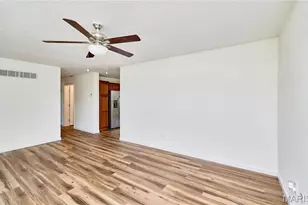 360 Julie Ct, Elsberry, MO 63343 - Photo 14