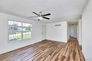 360 Julie Ct, Elsberry, MO 63343 - Photo 12