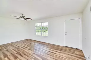 360 Julie Ct, Elsberry, MO 63343 - Photo 8
