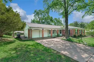 1944 Pepperrell Dr, Saint Louis, MO 63146 - Photo 2