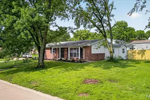 11150 Yellowstone Dr, Saint Louis, MO 63146 - Photo 2