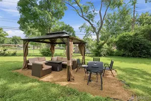 6830 Friarwood Dr, Saint Louis, MO 63134 - Photo 22