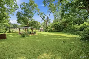 6830 Friarwood Dr, Saint Louis, MO 63134 - Photo 18