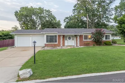 761 Chevron Drive, Saint Louis, MO 63125 - Photo 2