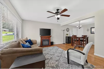 637 S Pam Avenue, Saint Charles, MO 63301 - Photo 4