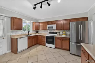637 S Pam Ave, Saint Charles, MO 63301 - Photo 8