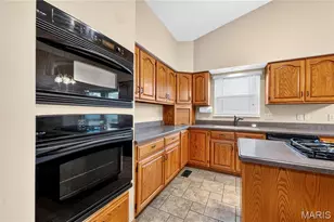218 Pond Hollow Dr, Saint Charles, MO 63303 - Photo 24
