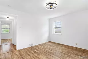 1076 Wilshire Ave, University City, MO 63130 - Photo 18